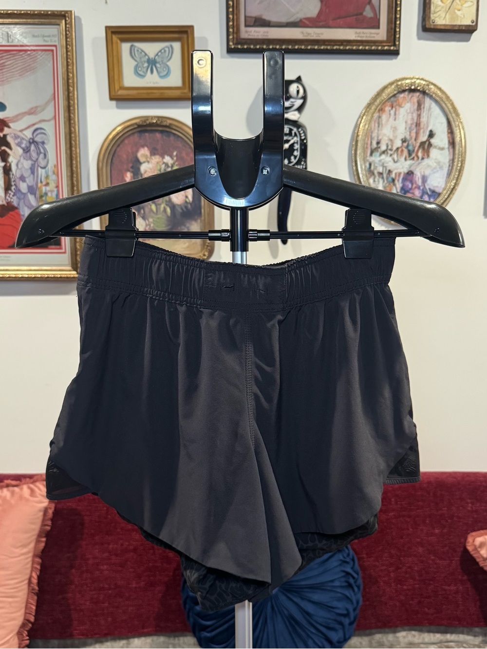 Lululemon Black Floral Print Reversible Running Shorts - Picture 5 of 8